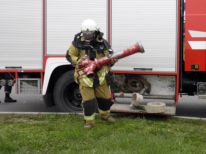 Ужгородські вогнеборці ліквідували пожежу на заводі "Джейбіл" – 01