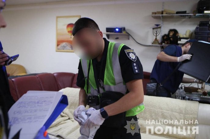 На Закарпатті іноземець розбещував неповнолітню дівчину – 07