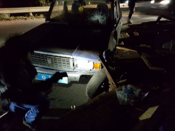 Автомобіль поліції зіткнувся з підводою: постраждала дитина – 01