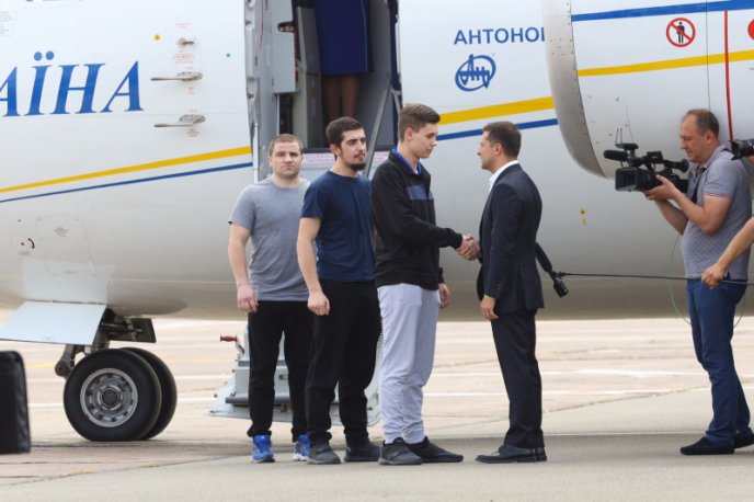 Історичні фото: як зустрічали полонених вдома – 16