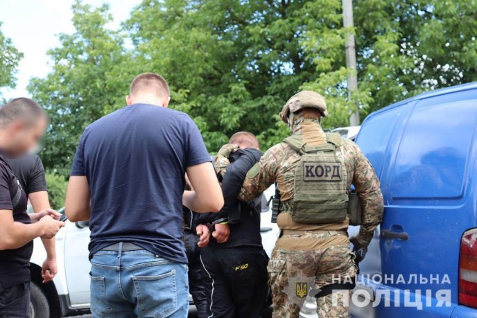 Поліцейські показали, як КОРД затримував зловмисників на Закарпатті – 01