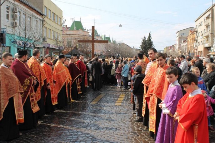 У Мукачеві пройшла масштабна хресна хода (ФОТО) – 08