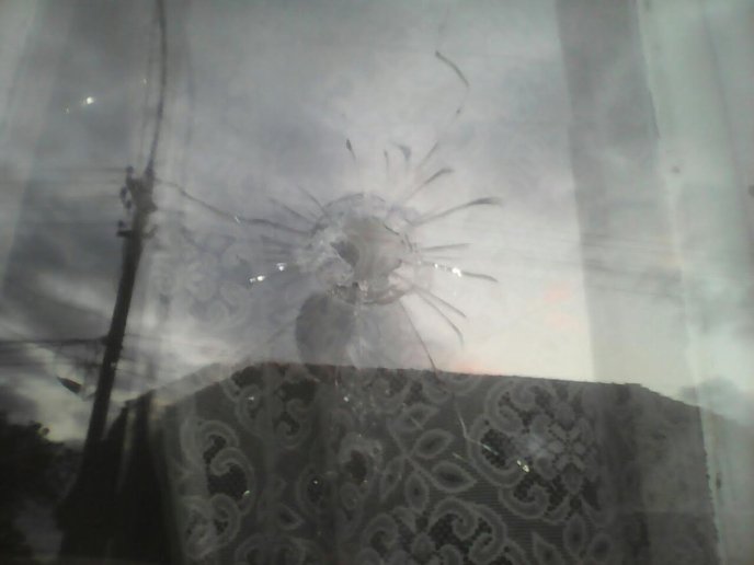 Невідомі обстріляли будинок та пошкодили автомобіль ще одного закарпатського прикордонника – 01