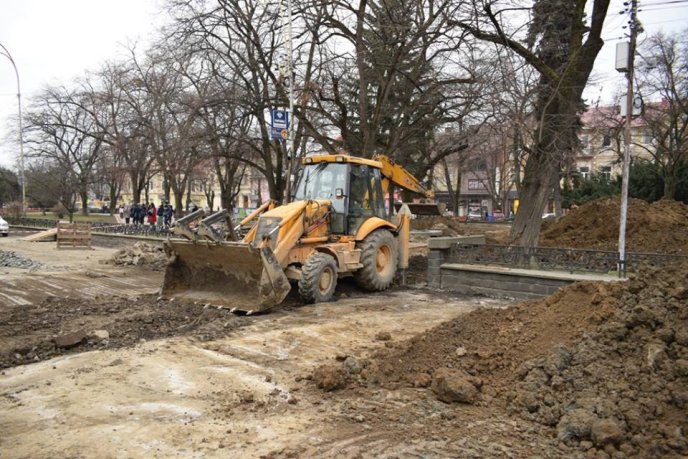 На площі Шандора Петефі в Ужгороді завершується перший етап реконструкції – 01