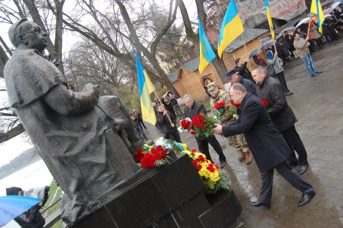 В Ужгороді вшанували 77-у річницю Незалежності Карпатської України – 10