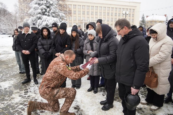 В останню путь провели полеглого воїна в Ужгороді – 04