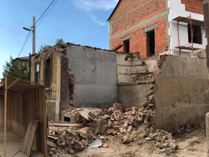 В обласному центрі знесли стіни унікального історичного будинку – 01 В обласному центрі знесли стіни унікального історичного будинку – 01