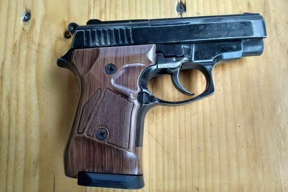 Під час обшуку у чоловіка знайшли пістолет – 02 Під час обшуку у чоловіка знайшли пістолет – 02