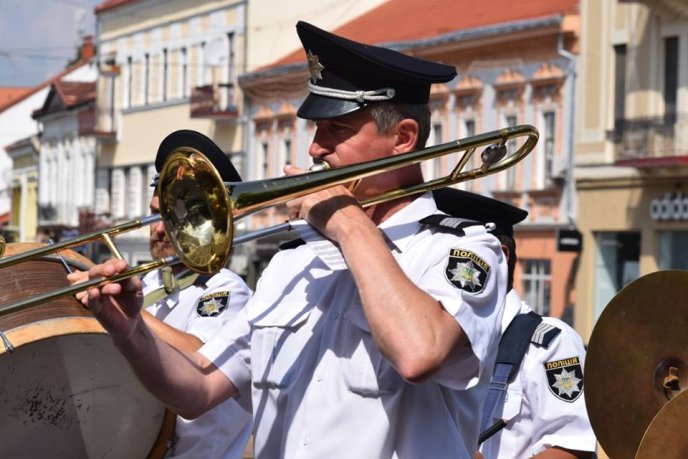 В Ужгороді проходить хода на захист сімейних цінностей – 09