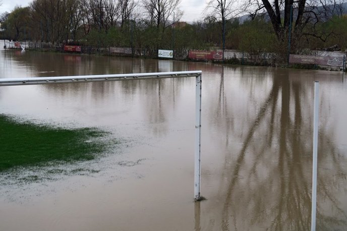 На Ужгородщині вода затопила три футбольних поля, земельні угіддя та пляж з будиночками в Оноківцях – 18 На Ужгородщині вода затопила три футбольних поля, земельні угіддя та пляж з будиночками в Оноківцях – 18