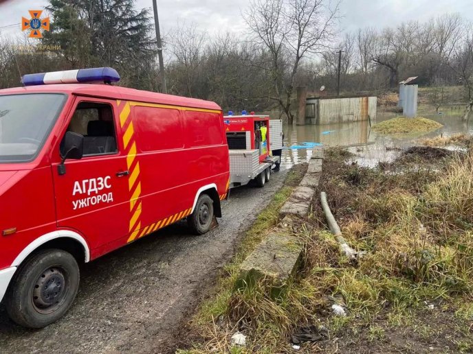 Третю добу на Закарпатті ліквідовують наслідки негоди – 03