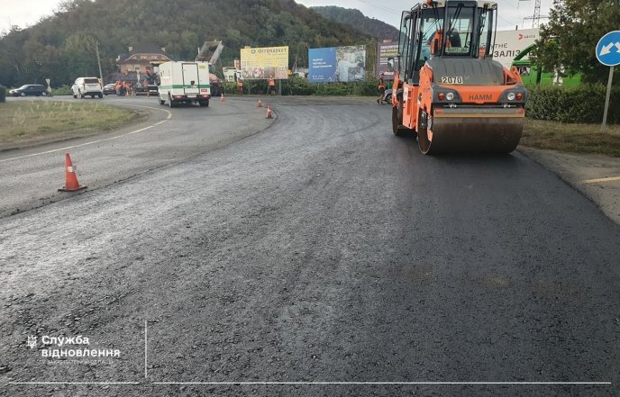 Водіїв попереджають, що на в’їзді в Мукачево ремонтують дорогу – 01 Ремонт дороги у Мукачеві