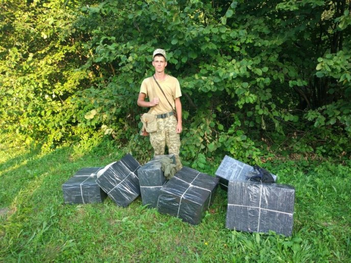 Прикордонники завадили тютюновій контрабанді – 04 Прикордонники завадили тютюновій контрабанді – 04