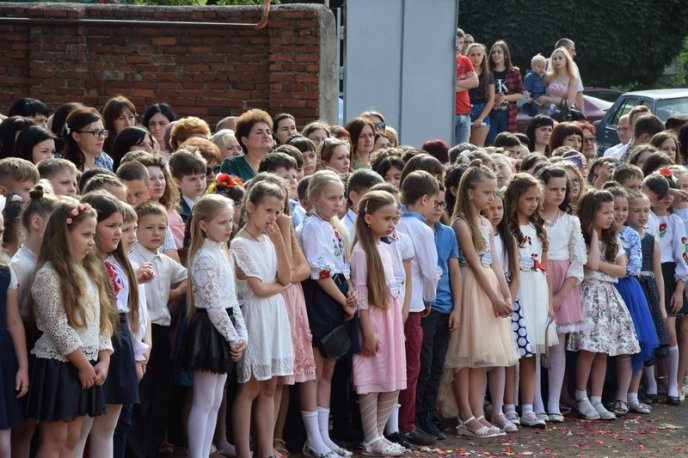 У школах Мукачева пролунав останній дзвінок – 27