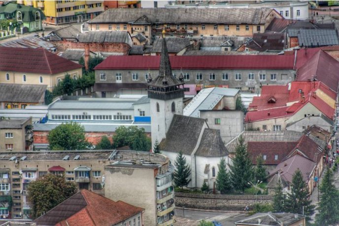 Користувачі соцмереж милуються неймовірними світлинами Хуста з висоти пташиного польоту – 06