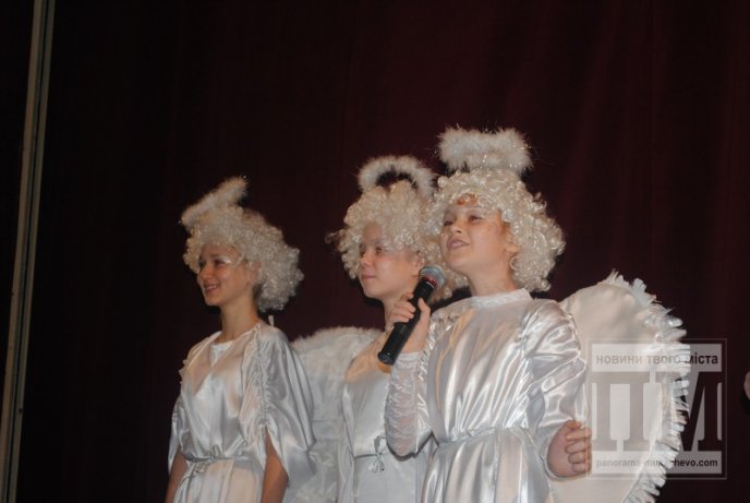 Мукачівським дітлахам показали виставу про Святого Миколая (ФОТО) – 10