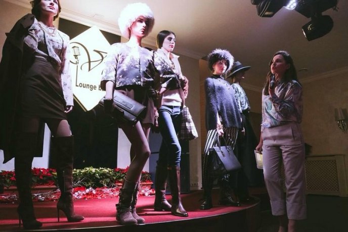 Відомі дизайнери з Києва, Львова та Ужгорода приїхали у невеличке закарпатське містечко, аби допомогти хворій дівчині (ФОТО) – 06