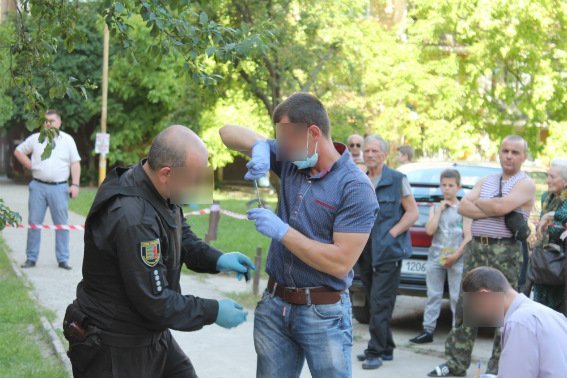 В Ужгороді грабіжник вистрелив у голову поліцейського – 04