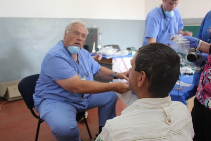 Робити добро – це просто: як лікарі зі США завітали в Мукачево – 08