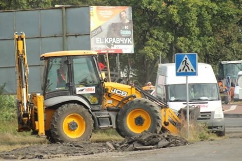 У Мукачеві ремонтують перехрестя біля "ГІДу" – 01