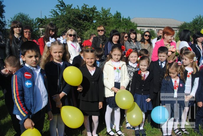 Останній дзвінок відлунав для випускників Мукачівської ЗОШ №6 (ФОТО) – 10