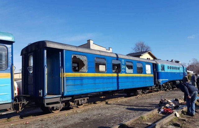Роми побили вікна потяга, — ЗМІ – 05 Роми побили вікна потяга, — ЗМІ – 05