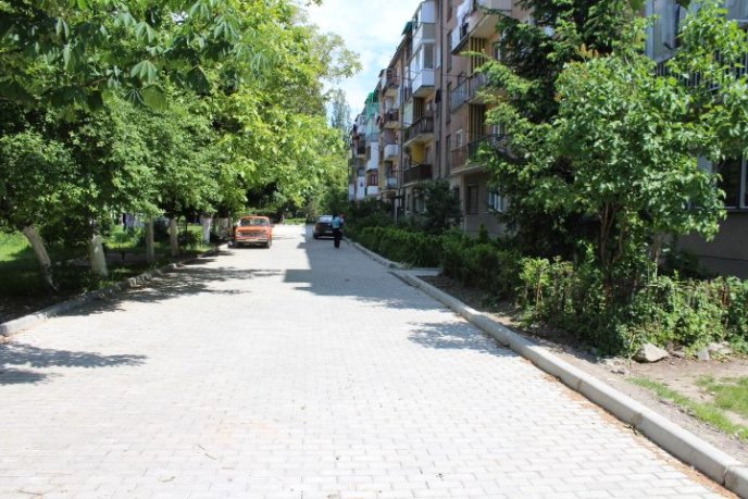 У Мукачеві за понад півмільйона гривень відремонтували проїзд на Першотравневій набережній – 01