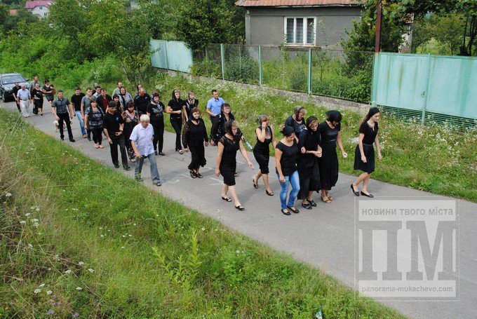 Клячаново у жалобі: односельчани прощались з Героєм, який загинув у зоні АТО (ФОТОРЕПОРТАЖ) – 16