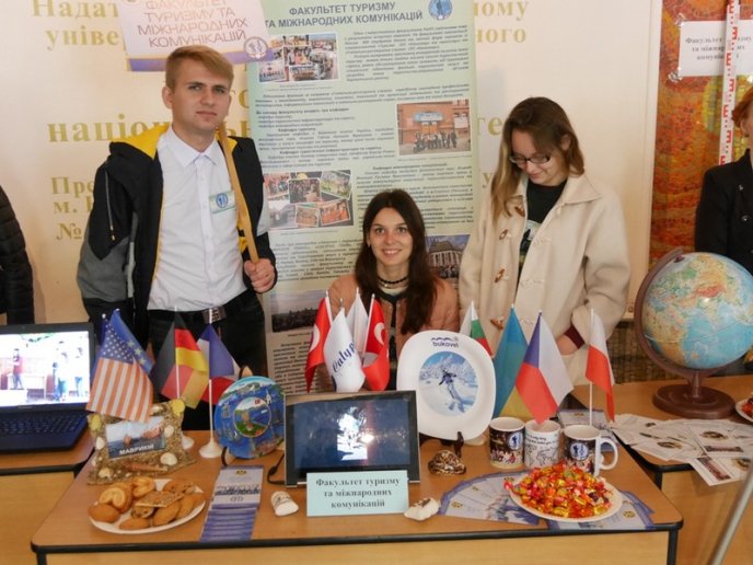 В УжНУ влаштували «День відкритих дверей» – 19