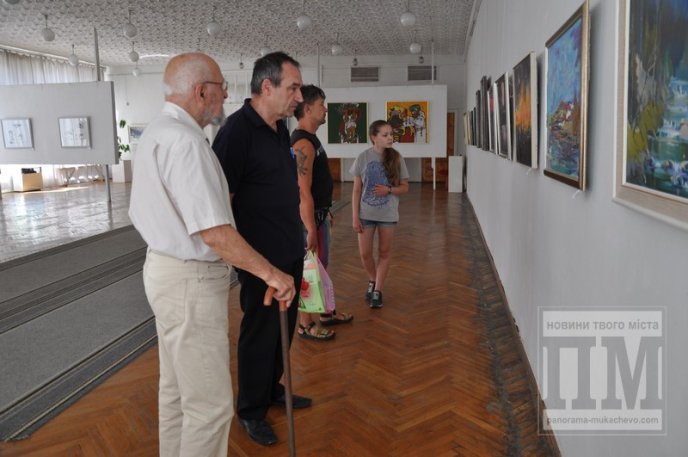 У Мукачеві відкрилась виставка картин до Дня Незалежності України (ФОТОРЕПОРТАЖ) – 02