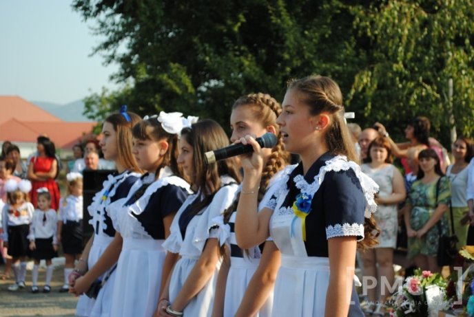 Мукачівська ЗОШ №4 патріотично відсвяткувала День знань – 22