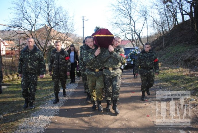 У Лавках попрощались із загиблим бійцем 128-ої бригади Ярославом Костем (ФОТОРЕПОРТАЖ) – 26