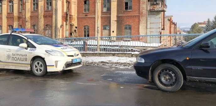 Аварія у Мукачеві: на мосту зіткнулося кілька машин – 03