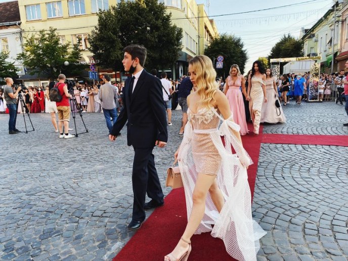 Парад випускників 2020: фото зі святкового дійства – 10