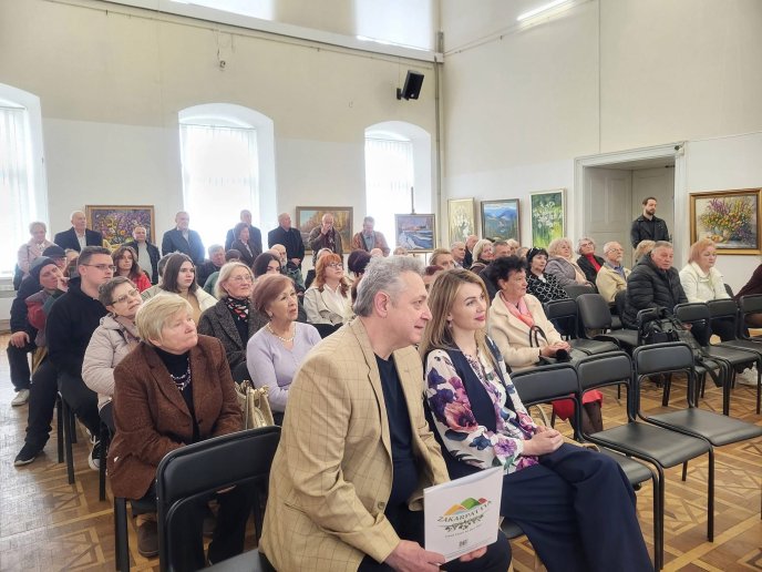 У Закарпатському обласному музеї відкрили виставку Віктора Сірка – 05