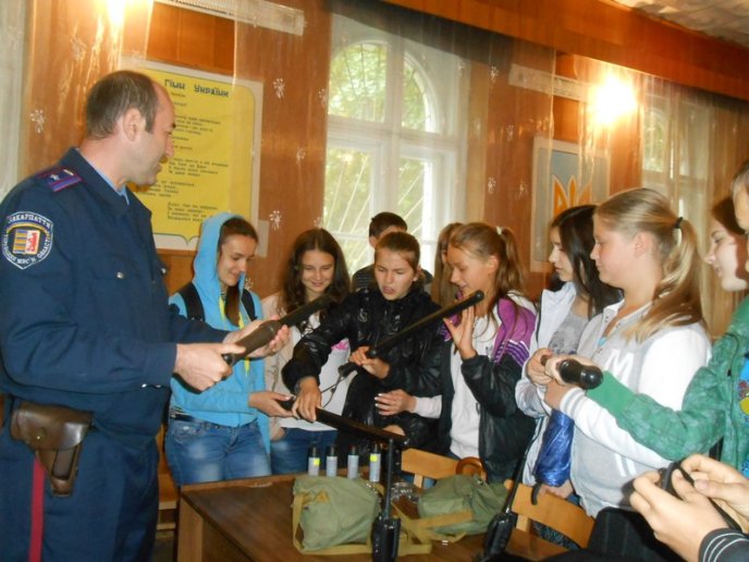 Мукачівські школярі відвідали міськвідділ міліції (ФОТО) – 05