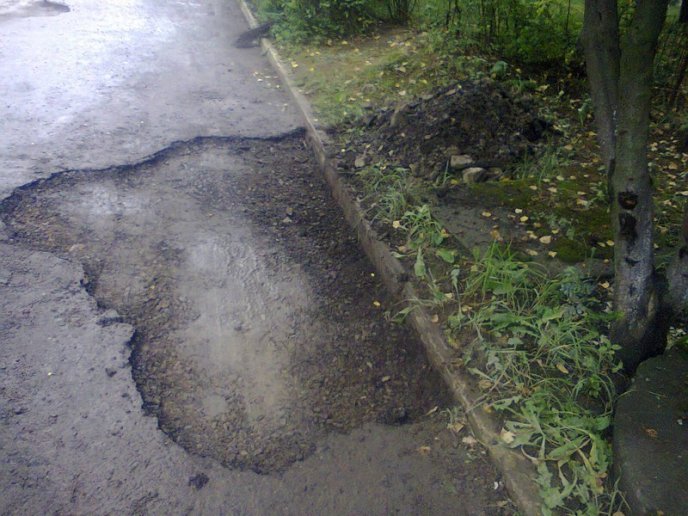 У Мукачеві продовжують традицію підготовки дороги до ремонту в дощову погоду (ФОТОФАКТ) – 05