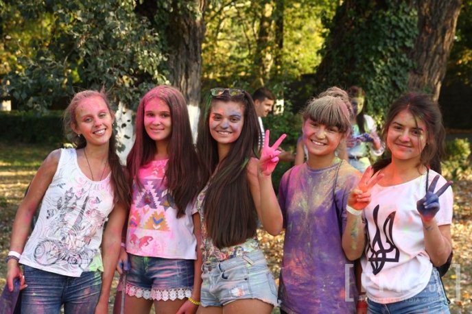 Велозаїзд у День Незалежності України та "кольоровий" флешмоб у Мукачеві: як це було – 01