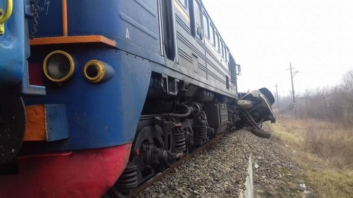 Двоє загиблих, один травмований: оприлюднено нові фото з місця моторошної аварії – 02