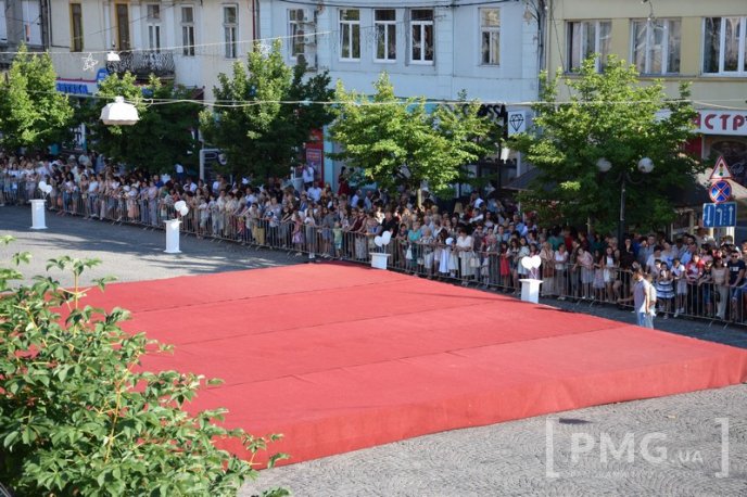У Мукачеві стартував парад випускників – 03