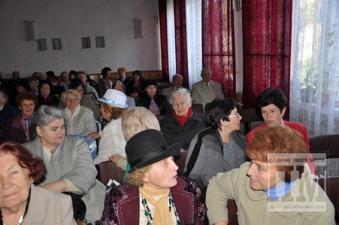 У міському Будинку школярів вітали ветеранів педагогічної ниви (ФОТО) – 06