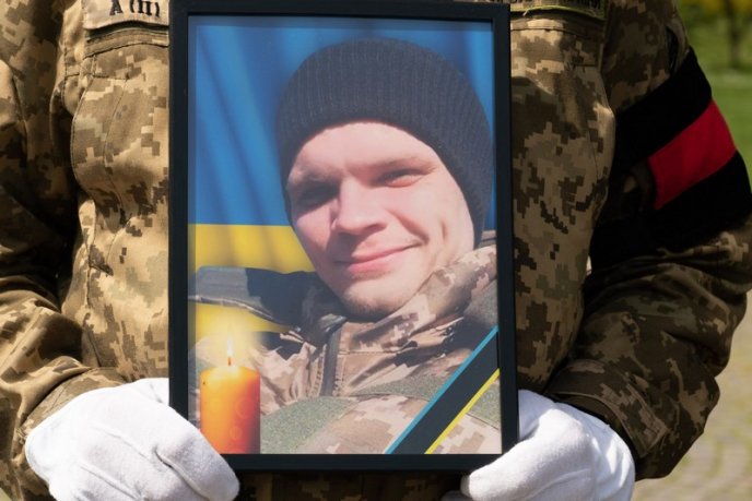 Поховали молодого закарпатця, який загинув у бою біля Бахмуту – 03