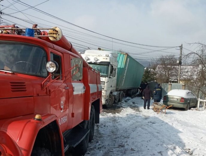 На Закарпатті одна й та ж вантажівка двічі за добу потрапила в ДТП – 01
