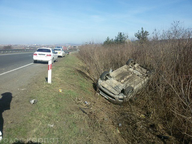 Жахлива ДТП під Ужгородом: автомобіль перекинулася на дах – 05