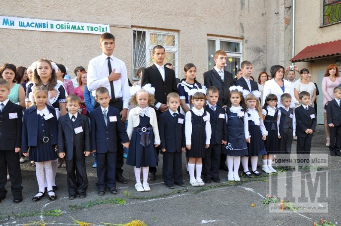 У Мукачівській ЗОШ №7 відбулось урочисте свято Першого дзвоника (ФОТОРЕПОРТАЖ) – 10