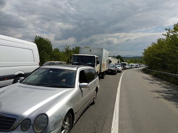 На трасі Київ-Чоп утворилися кілометрові затори – 01