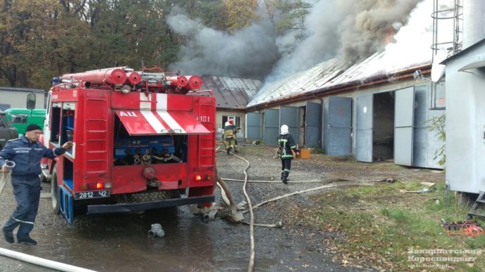 Над Ужгородом стовпи диму: у мікрорайоні Шахта горять складські приміщення – 04