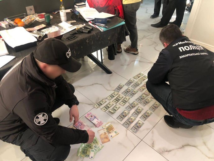 На Закарпатті поліція заблокувала канал постачання до регіону мільйонних партій "важких" наркотиків – 01 На Закарпатті поліція заблокувала канал постачання до регіону мільйонних партій "важких" наркотиків – 01