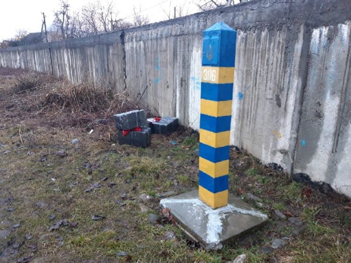 Двоє молодих закарпатців займались контрабандою сигарет – 01