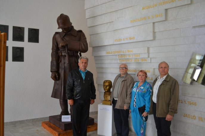 Делегація керівного складу "Закарпаття-Щит" та "Клубу 128 дивізії" відвідала воєнно-історичний музей у місті Свидник (ФОТО) – 01